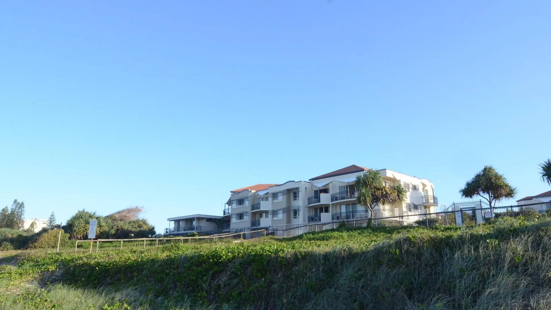 Golden Riviera Absolute Beachfront Resort Gold Coast