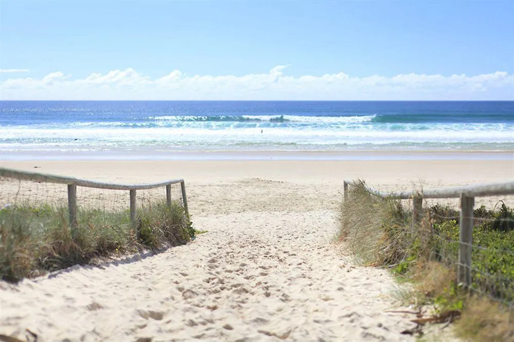 ****  Golden Riviera Absolute Beachfront Resort Gold Coast Australia