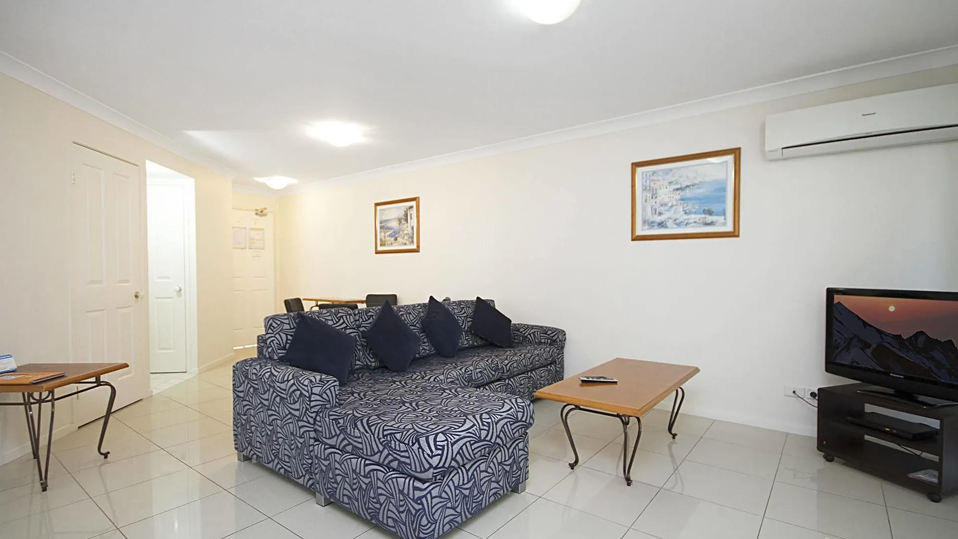 Golden Riviera Absolute Beachfront Resort Gold Coast Australia