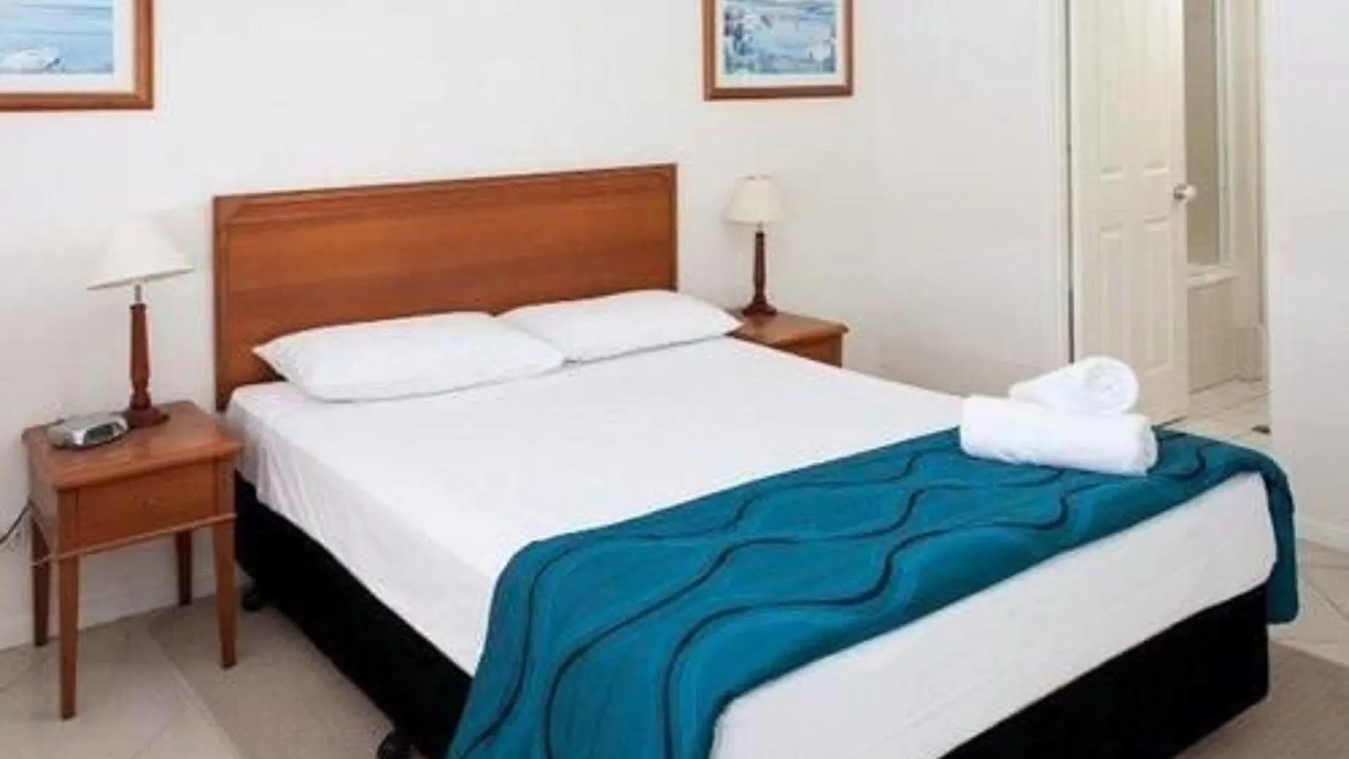Golden Riviera Absolute Beachfront Resort Gold Coast