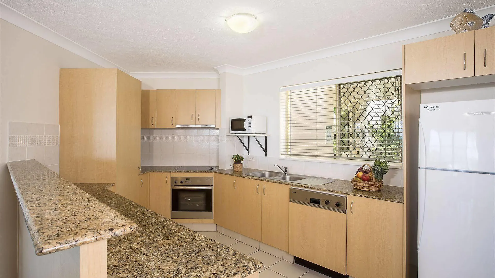 ****  Golden Riviera Absolute Beachfront Resort Gold Coast Australia