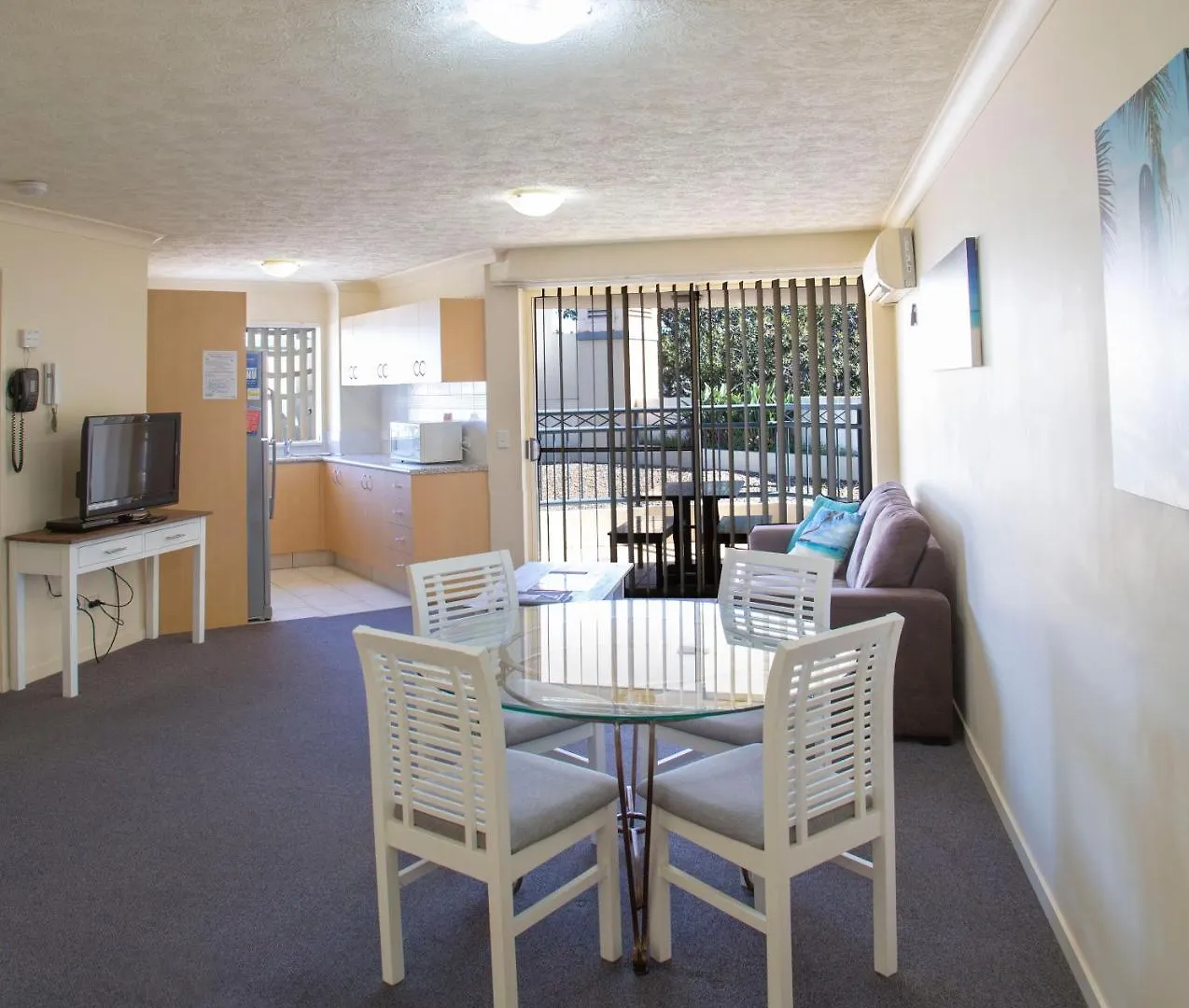 ****  Golden Riviera Absolute Beachfront Resort Gold Coast Australia
