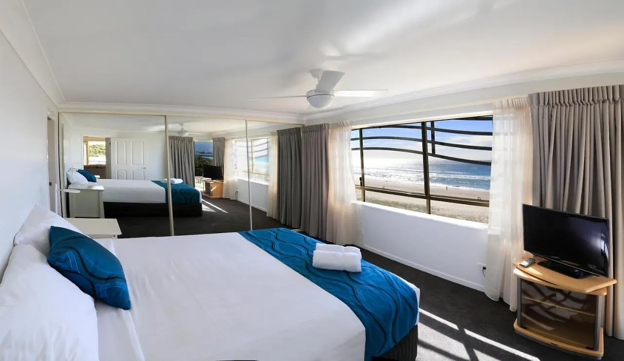 Golden Riviera Absolute Beachfront Resort Gold Coast 4*,